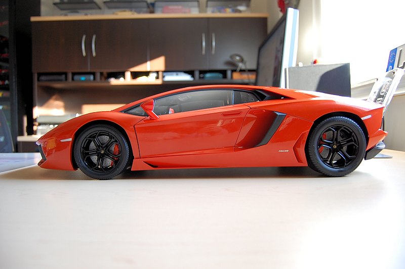 REVIEW: Pocher Lamborghini Aventador LP700-4 • DiecastSociety.com