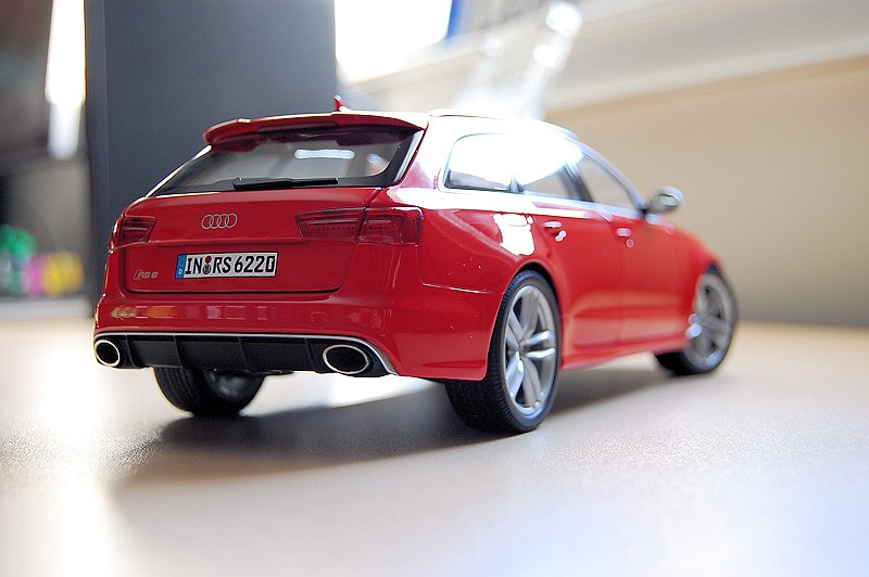 Review Minichamps Audi Rs6 Avant C7 Dealer Edition